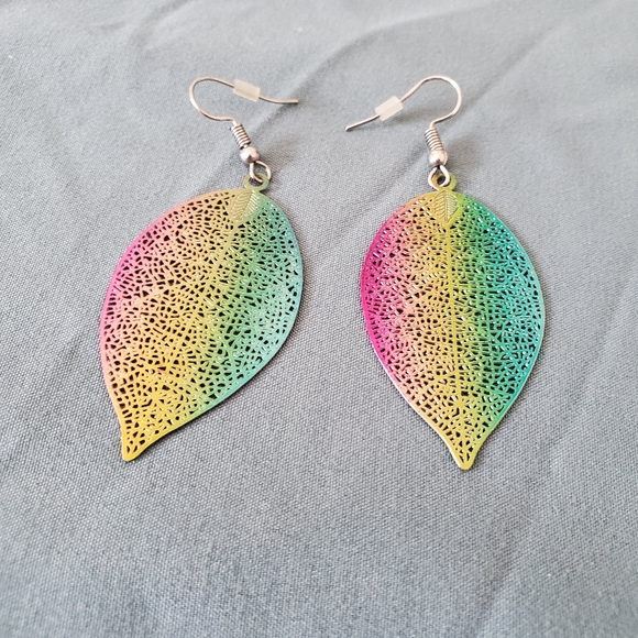 Multi Colored leaf fashion earrings - Picture 1 of 1